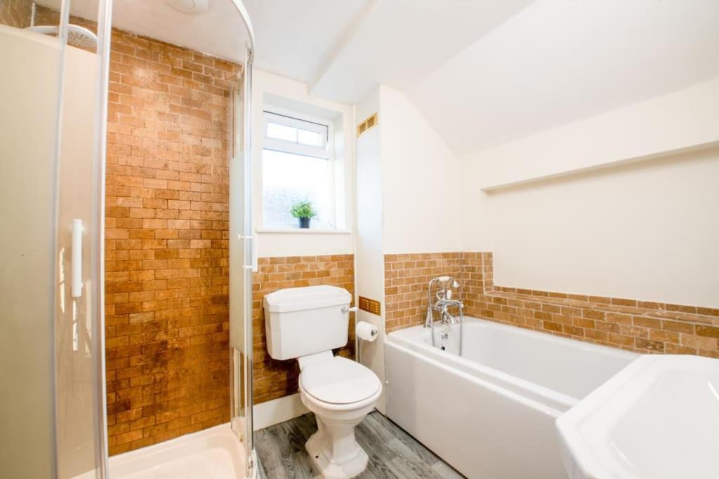 Charming Cottage Getaway In Altrincham Ngoại thất bức ảnh