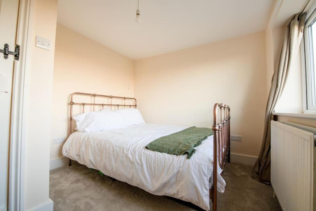 Charming Cottage Getaway In Altrincham Ngoại thất bức ảnh