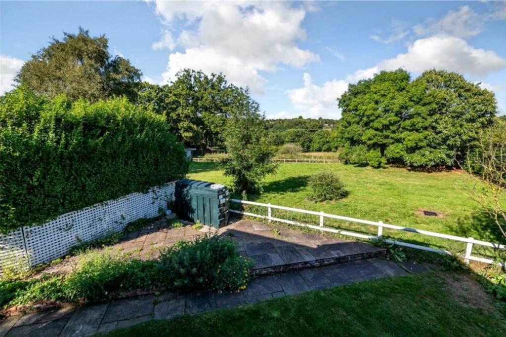 Charming Cottage Getaway In Altrincham Ngoại thất bức ảnh